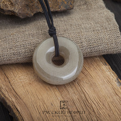 Диск Би средний. Нефрит "Полярная сова".