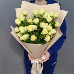 Букет из лимонных кустовых роз "Wedding Invite"