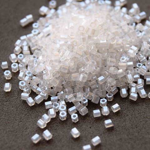 Бисер Тохо Hexagon 11/0 0141 белый перл