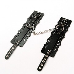 Оковы из черной кожи с узорами