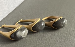 Серьги капли с цветной вставкой в стиле BOTTEGA