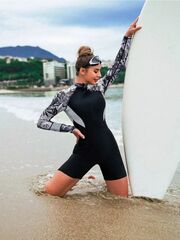 Купальник слитный с шортами на молнии с рукавами