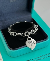 braslet-cep-iz-nerodirovannogo-serebra-925-proby-love-s-podveskoj-serdce