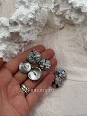 Пуговицы серебристые с разноцветными камнями стразами