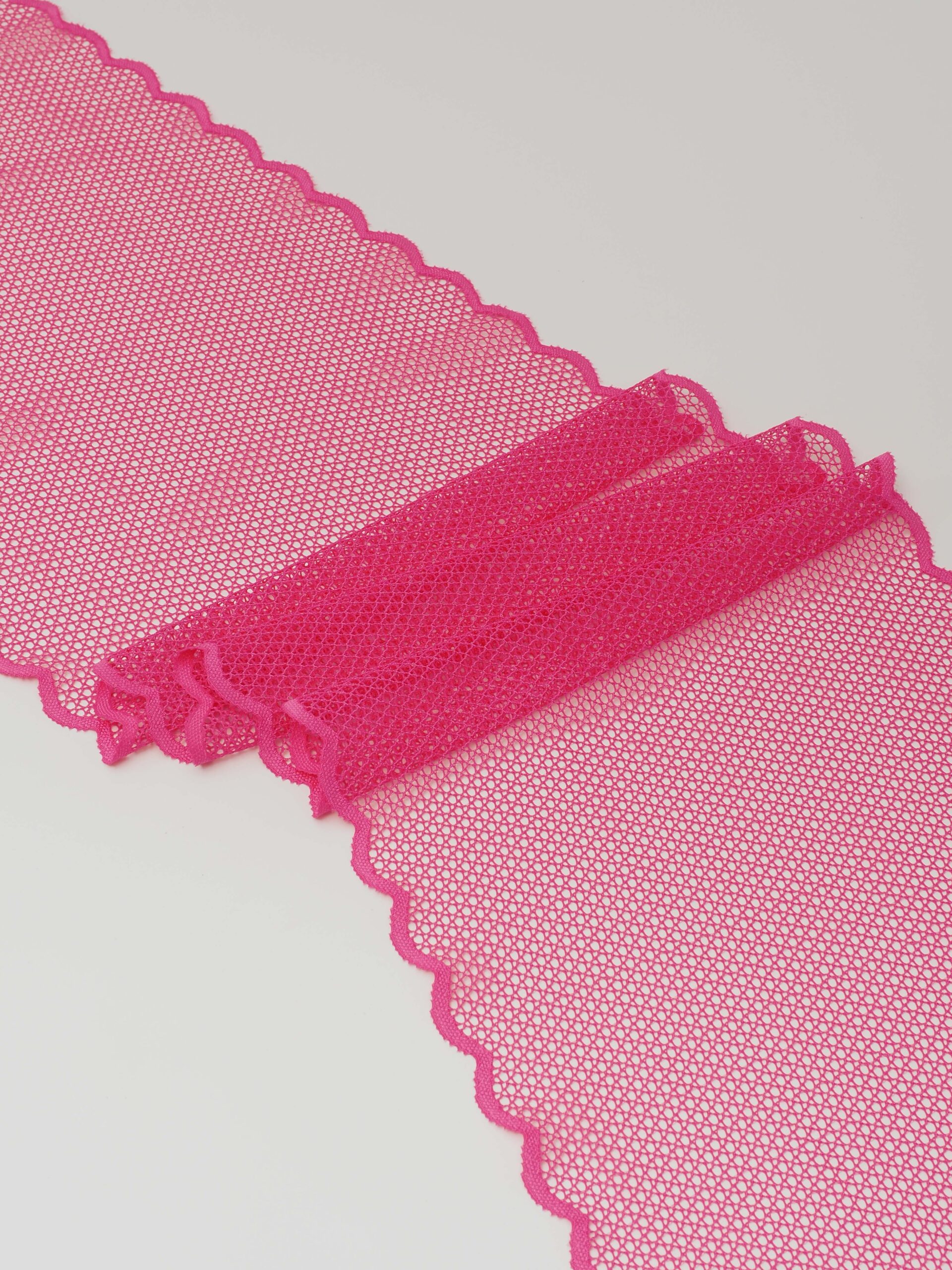 Эластичное кружево малиновая фуксия крупная ячейка ширина 22 см