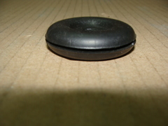 втулка уплотнительная топливной трубки и кузова УАЗ-452,3741