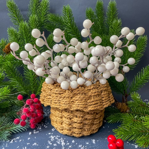 Ягоды БЕЛЫЕ искусственные на ветке, 10 ягод на ветке, гроздь 25 см., набор 10 шт.