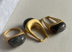 Серьги капли с цветной вставкой в стиле BOTTEGA