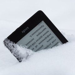 Электронная книга Amazon Kindle Paperwhite 2018 plum (розовый) (Ad-Supported)