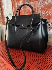 Женская черная форматная сумка из натуральной толстой кожи