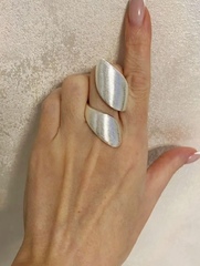 84569-kolco-razemnoe-v-stilistike-celine-matovyj-metall