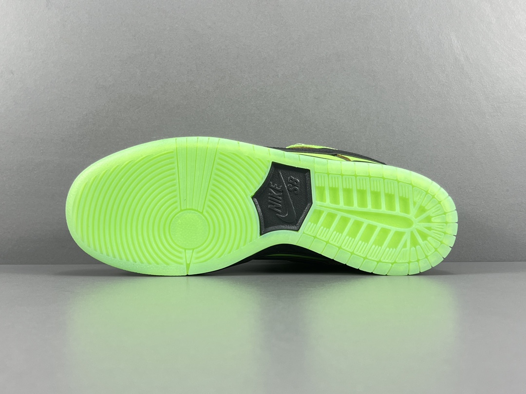 Womens black and green nikes cheap