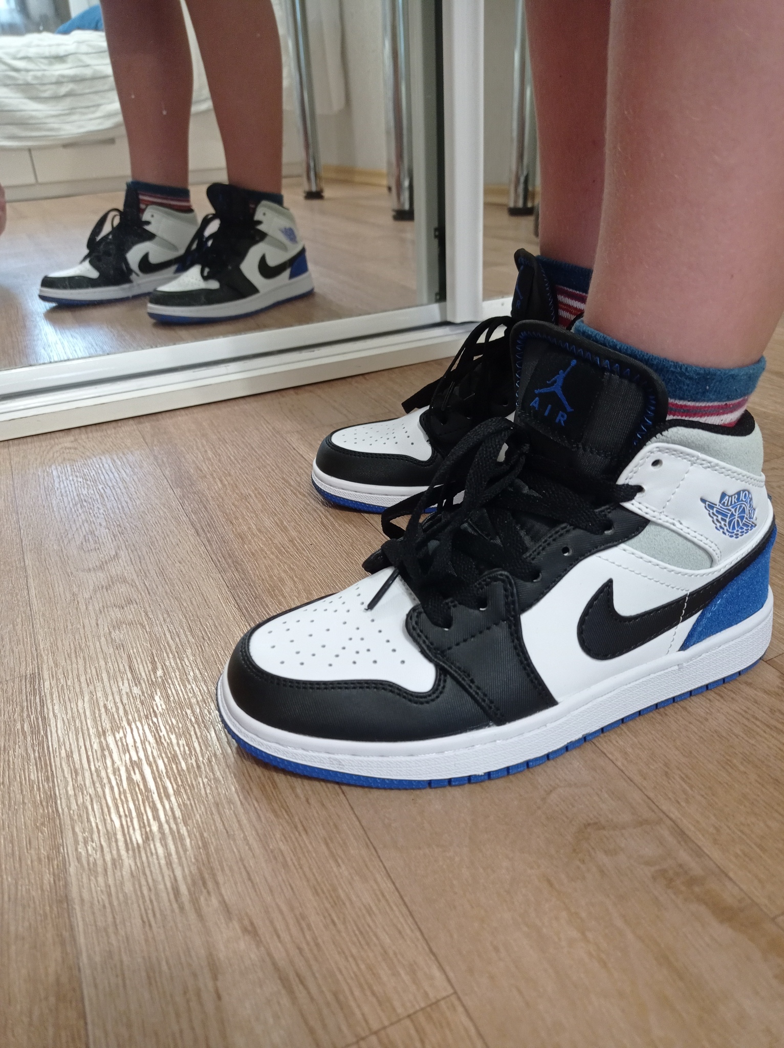air jordan 1 mid royal black toe