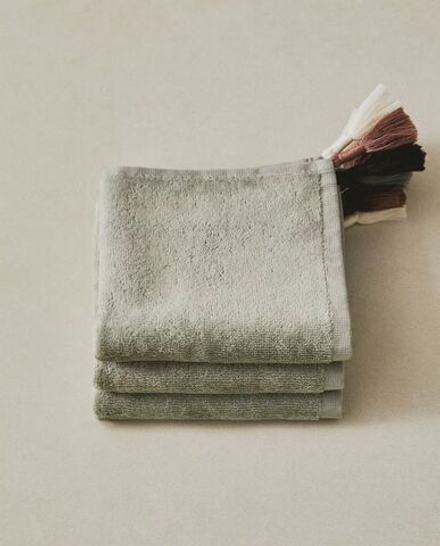 Zara Home - Набор велюровых полотенец для рук с помпонами (3 шт.), зеленый, 30х30 см