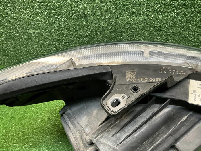 Фара левая Mercedes V W447 (2014-н.в.) LED