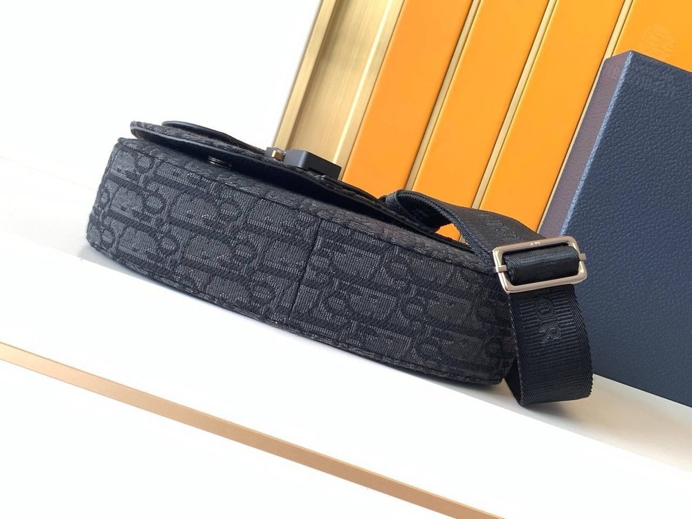 Сумка через плечо Christian Dior Oblique