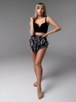 Костюм в пижамном стиле с шортами