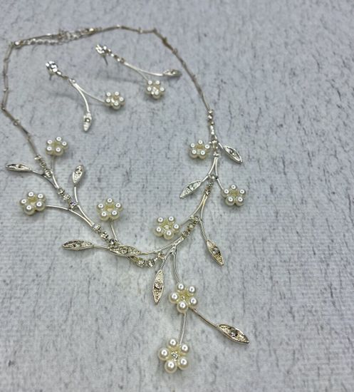 Комплект бижутерии (колье, серьги, браслет, кольцо)