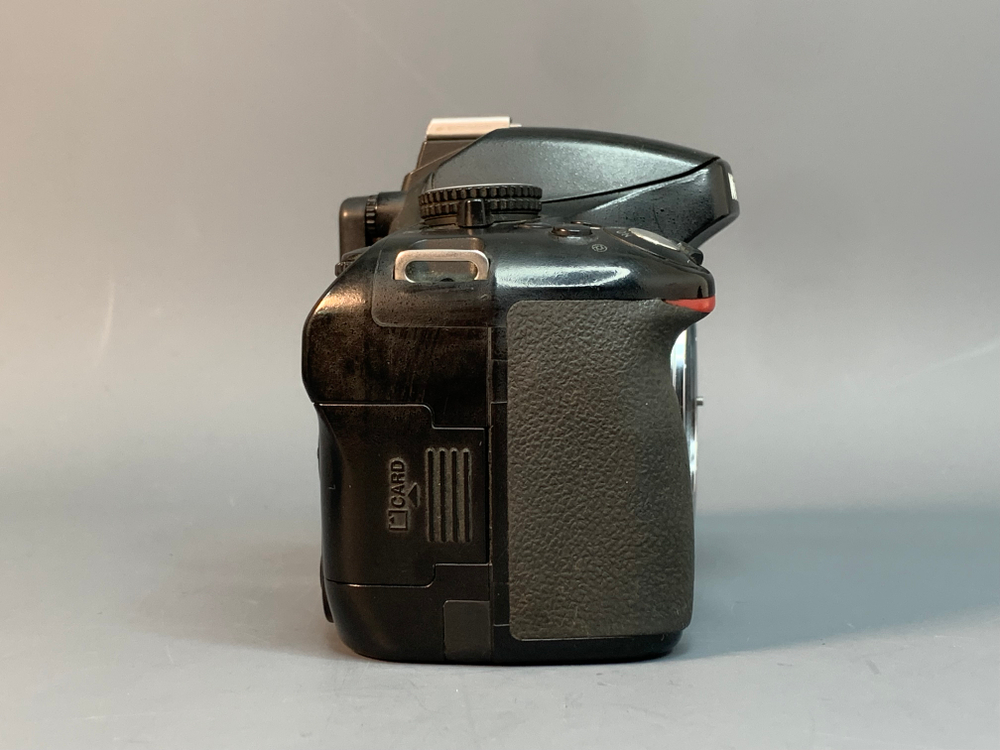 Nikon D5100 Kit 18-55mm 3.5-5.6G VR 149.000 кадров