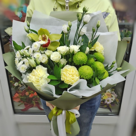 Букет в бело-зелёной гамме