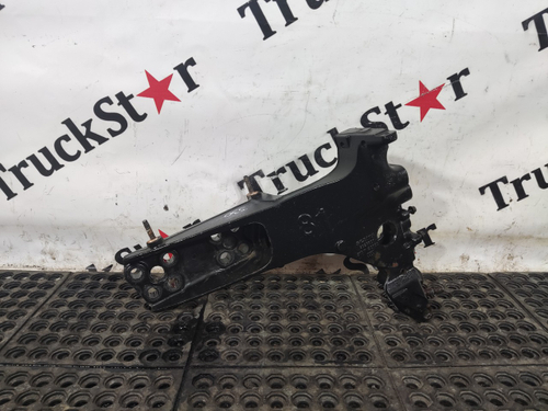 Кронштейн буксировочный правый 2020г.