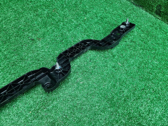 Кронштейн правый Land-Rover Discovery Sport 19-нв