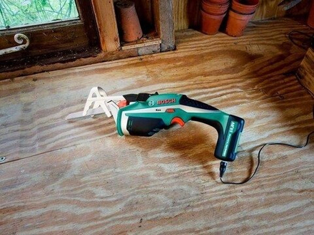 Электроножовка аккумуляторная BOSCH Кео 10,8 Li 0600861900