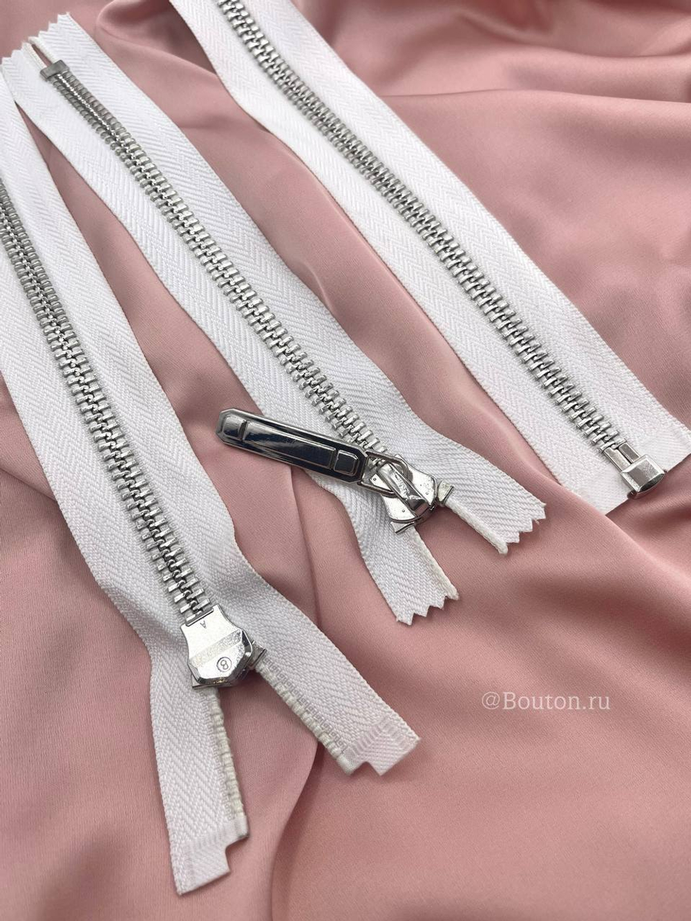 Молния белая серебро