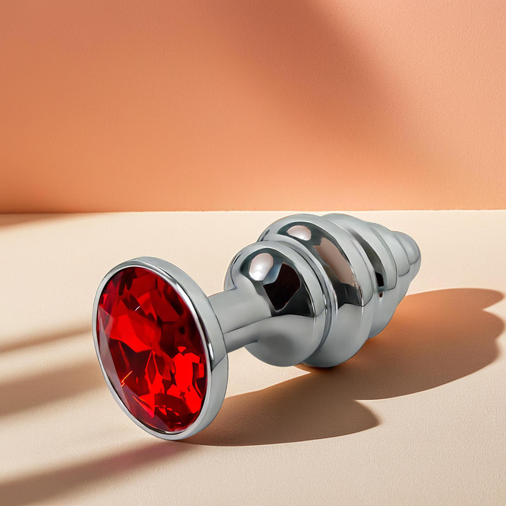 Анальная пробка металлическая ребристая с красным кристаллом Fantasy Toys (S)
