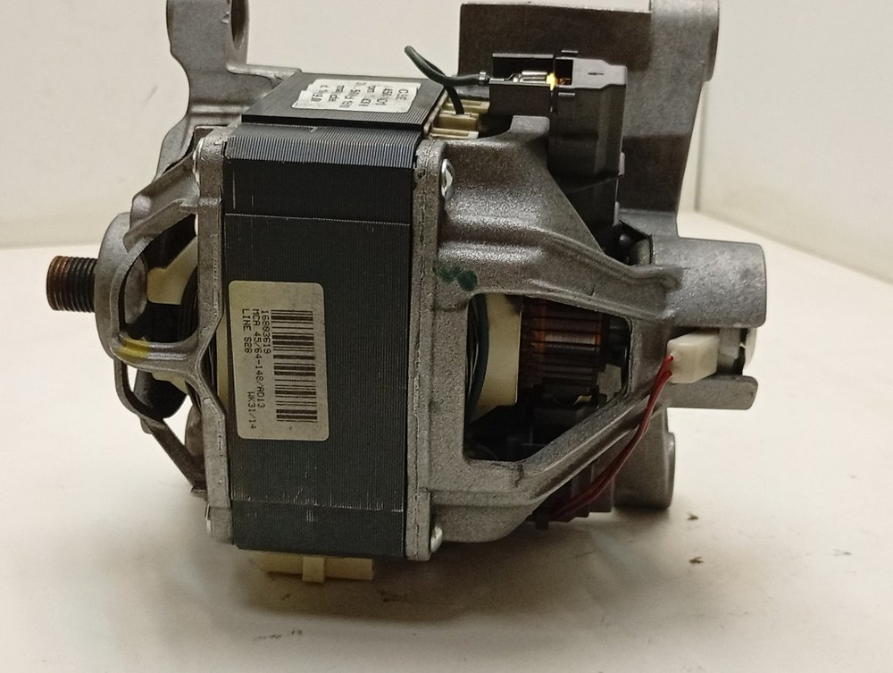 WMUF5050 кт42 Двигатель стиральной машины Hotpoint-Ariston 160028019.00 б/у