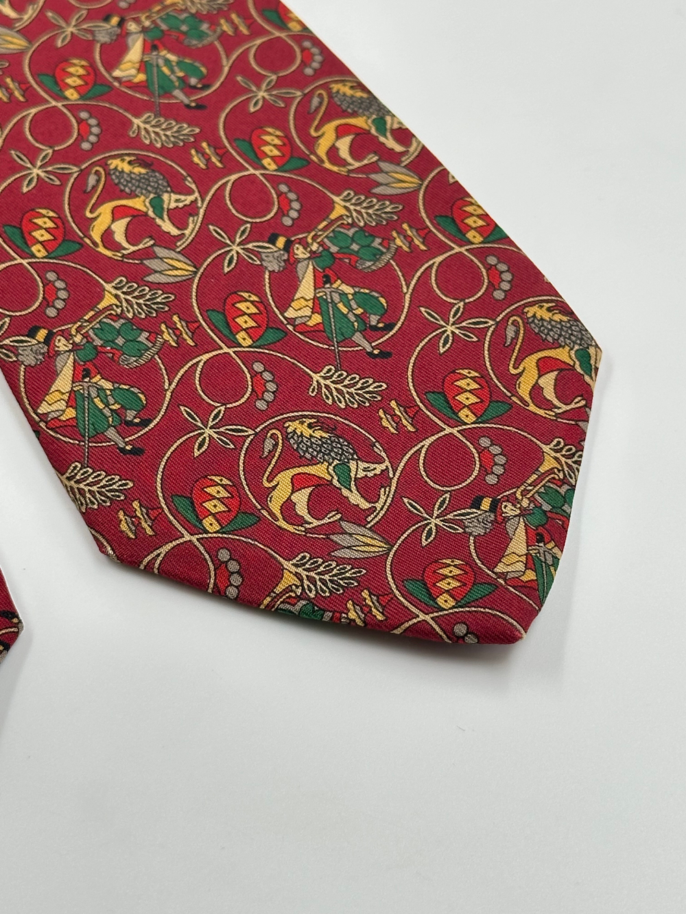 Галстук красный Salvatore Ferragamo