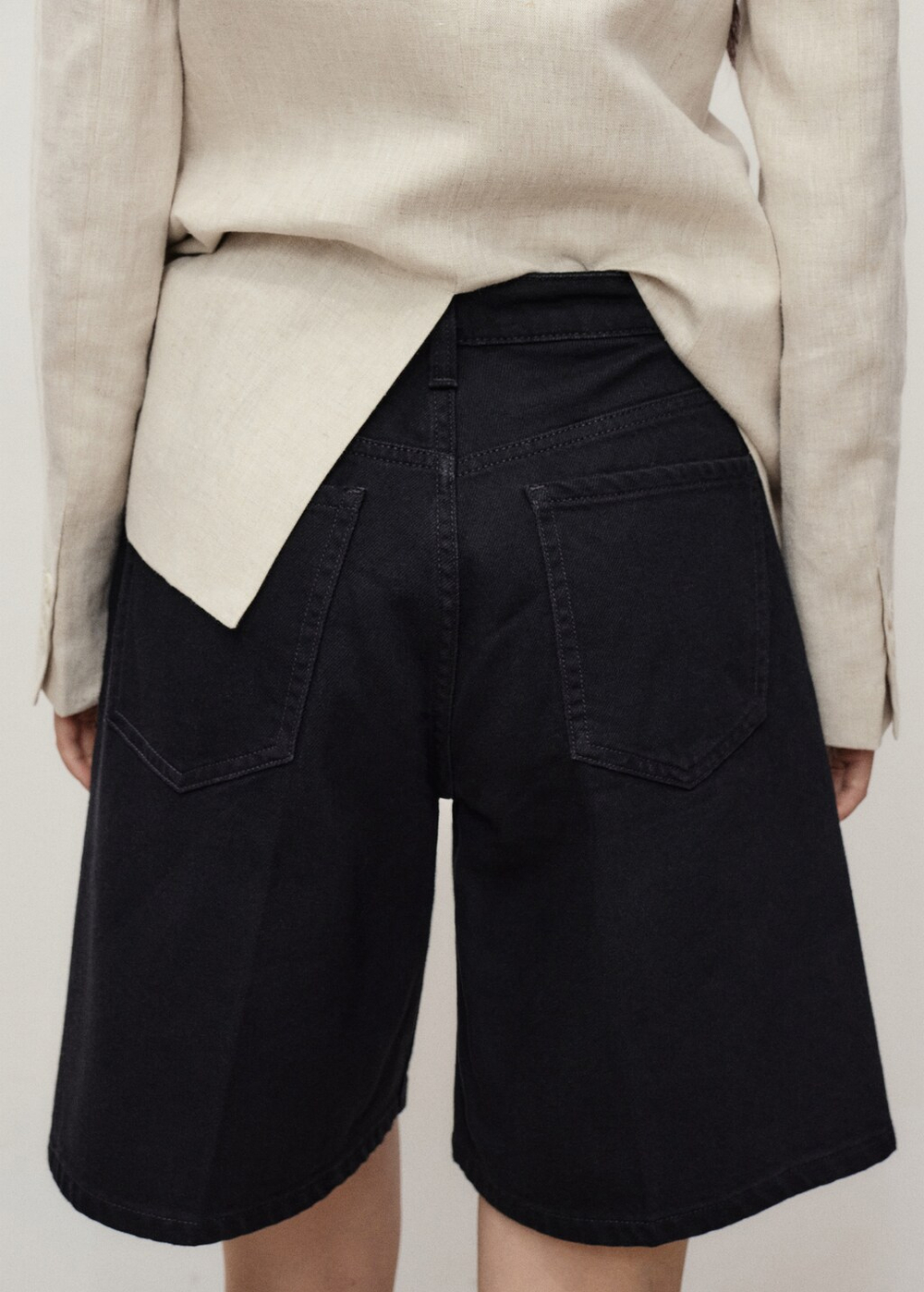 Прямые джинсовые бермуды с высокой посадкой