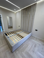 Двуспальная кровать с мягким изголовьем