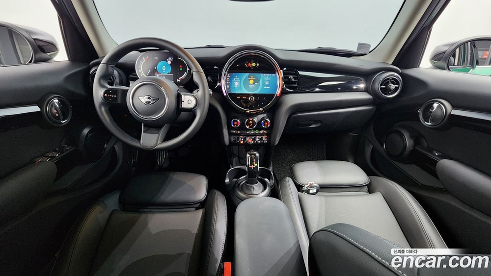 Mini Cooper 5 дверей Classic Plus Lunchpack (08.2021)