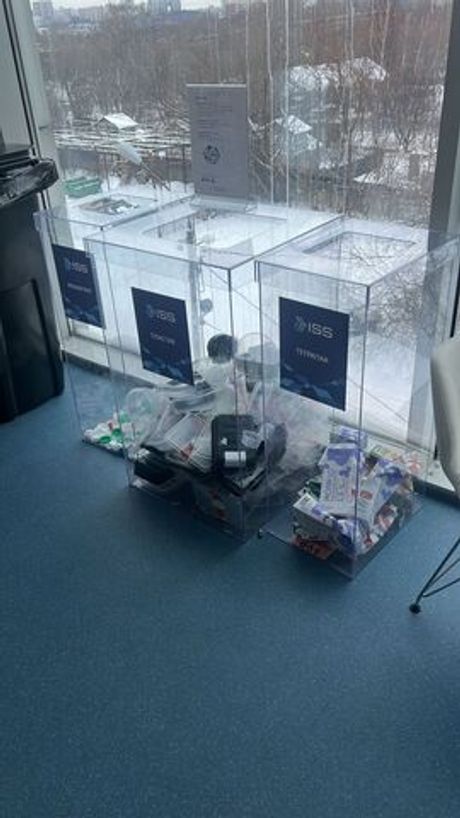 Прозрачные контейнеры для сборки перерабатываемых отходов