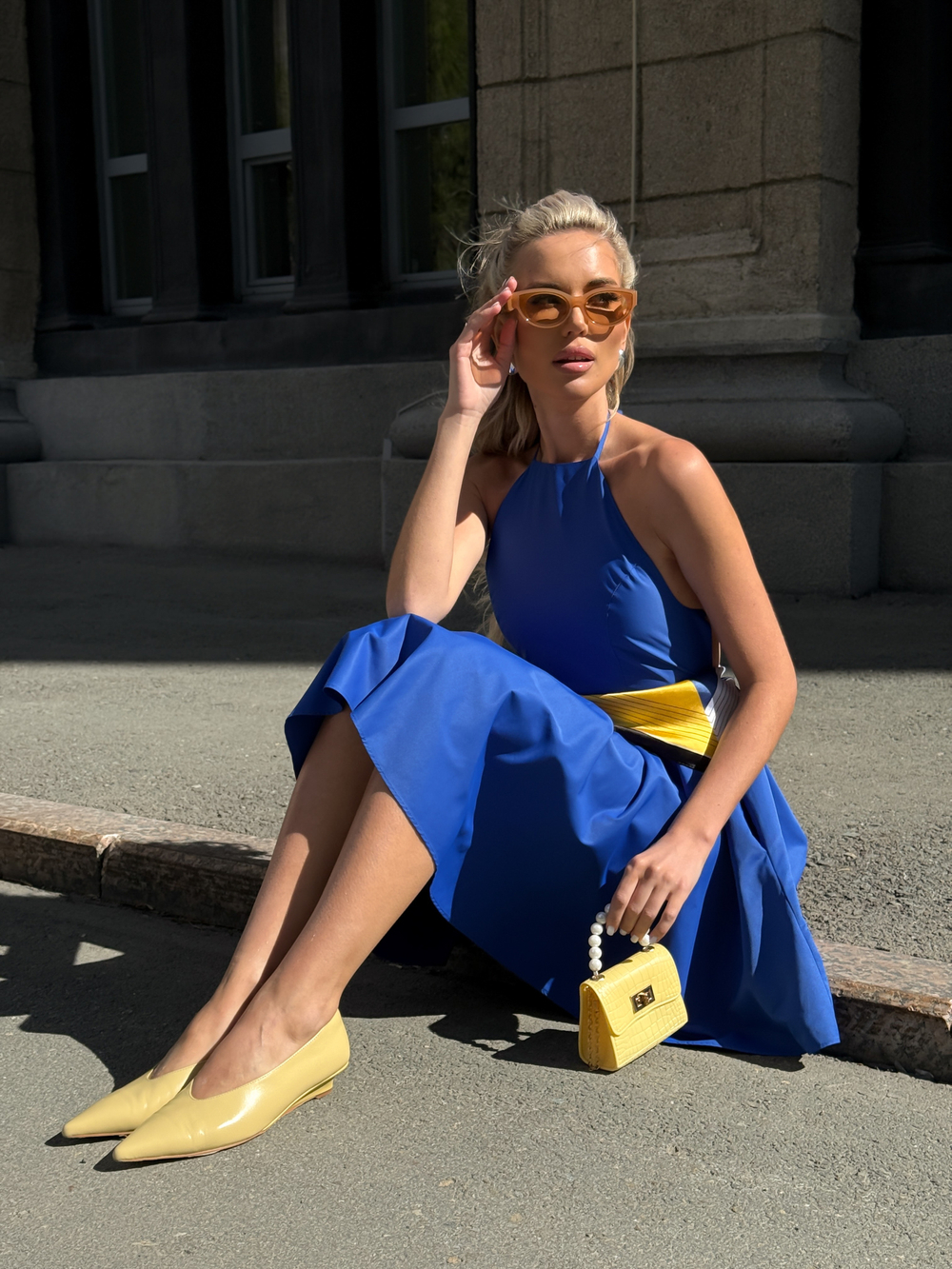 Платье c юбкой-солнцем и открытой спиной