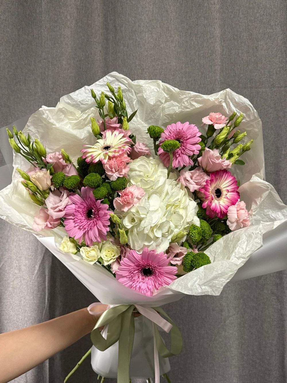 Букет из Хризантем, Гербер, Кустовой Гвоздики и Гортензии