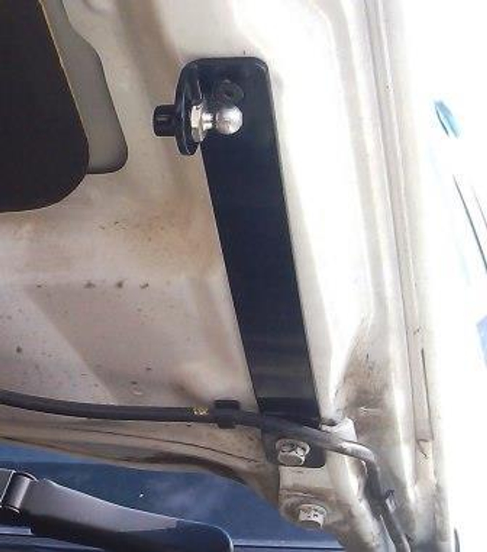 Упор (амортизатор) капота для Mitsubishi Pajero Sport 2/L200 (2006-2016) Autoinnovation.02-06