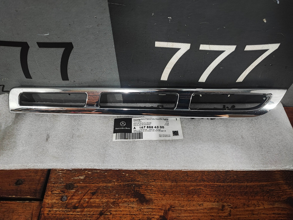 Молдинг решетки радиатора Mercedes GLS X167 19- Б/У Оригинал A1678883900
