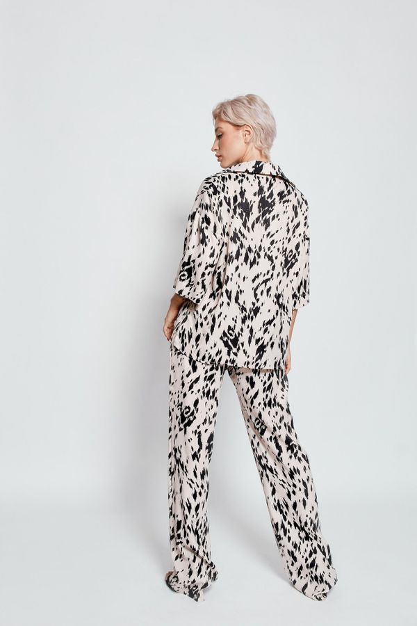 БРЮКИ КЛАССИКА ЦВЕТ БЕЖЕВЫЙ, ПРИНТ - РЫСЬ