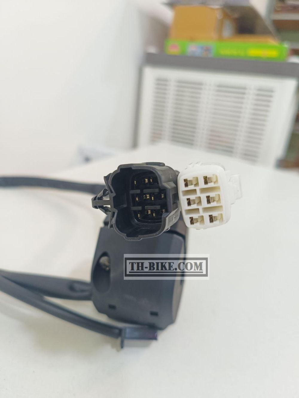 37400-28K00-000. SWITCH ASSY, HANDLE LH