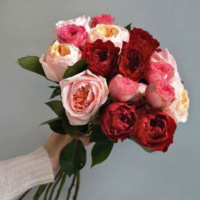 17. Яркий микс букет садовых роз