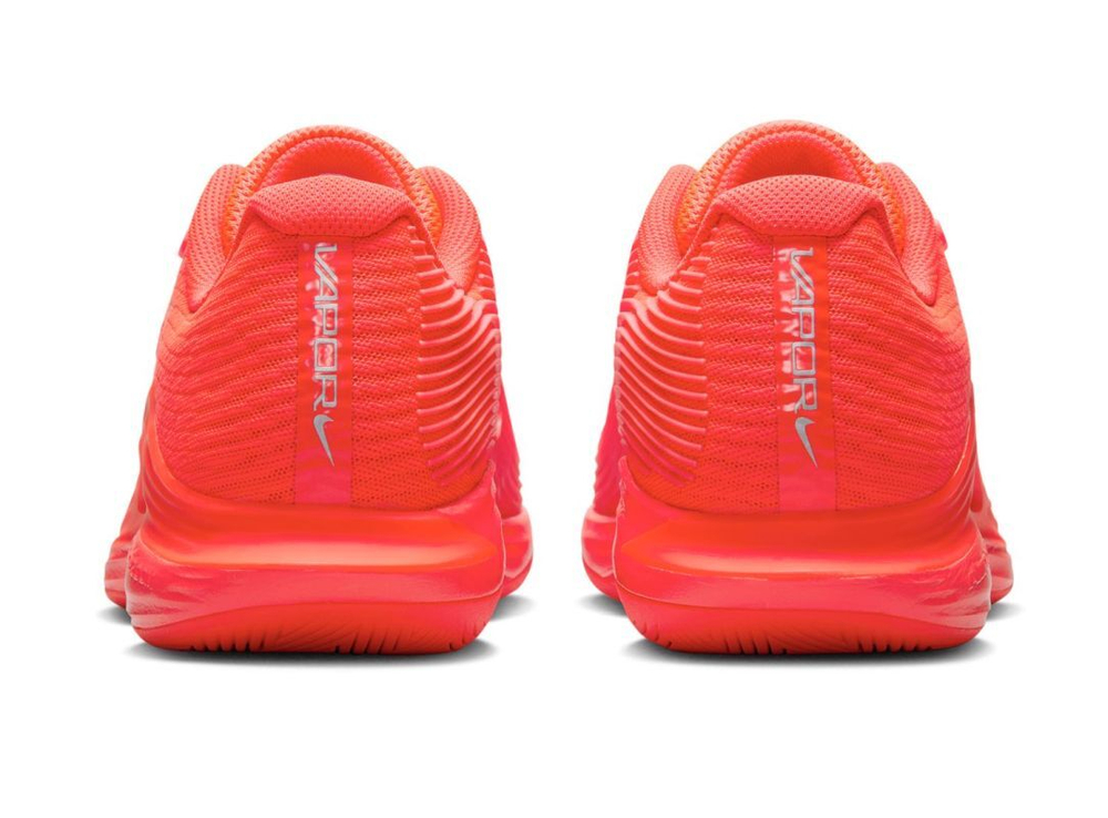 Женские теннисные кроссовки Nike Zoom Vapor 12 HC Premium - bright crimson/metallic silver
