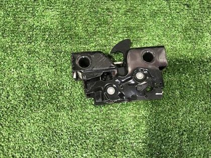 Замок капота VW Polo sedan (2010-2015)