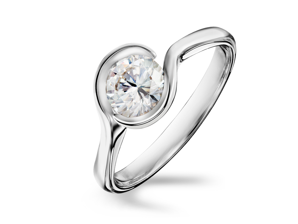 Помолвочное кольцо с бриллиантом
