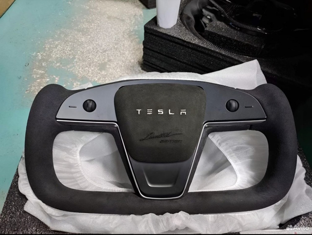 Custom Steering Wheel Tesla