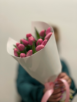 15 розовых тюльпанов