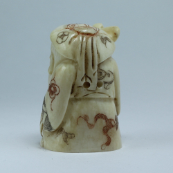 Нэцкэ Шоусин с посохом