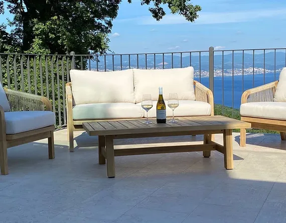 Кофейный столик Ravona из массива акации