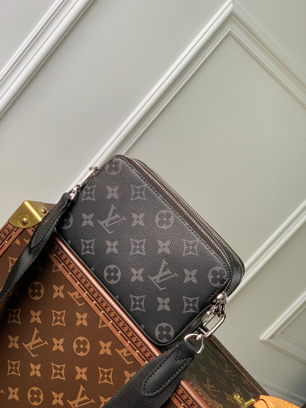 Louis Vuitton Alpha Wearable Wallet